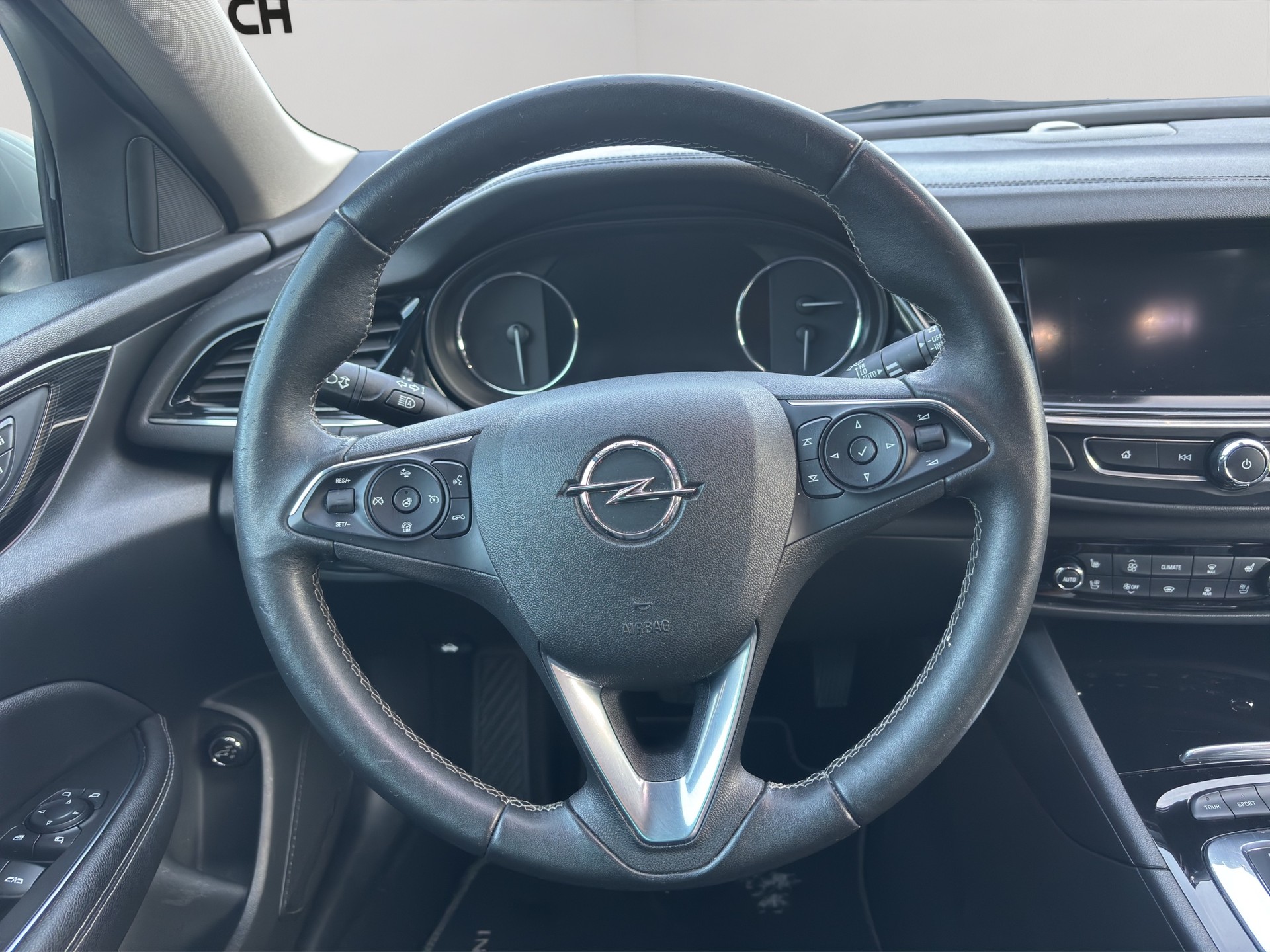 OPEL Insignia 2.0 BiDTI Sports Tourer GSI 4WD Auto-image-14