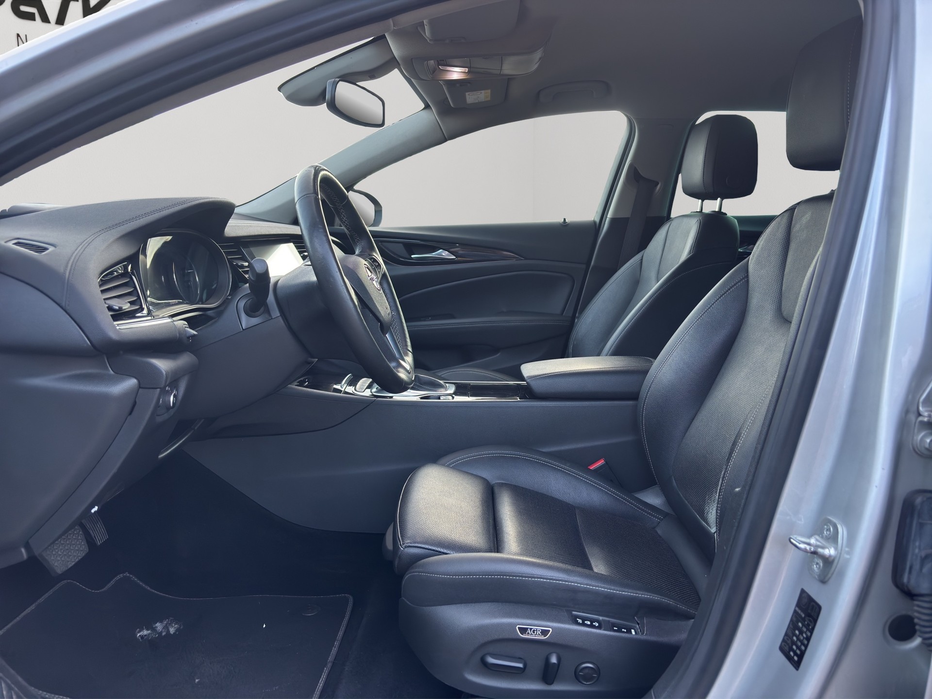 OPEL Insignia 2.0 BiDTI Sports Tourer GSI 4WD Auto-image-8