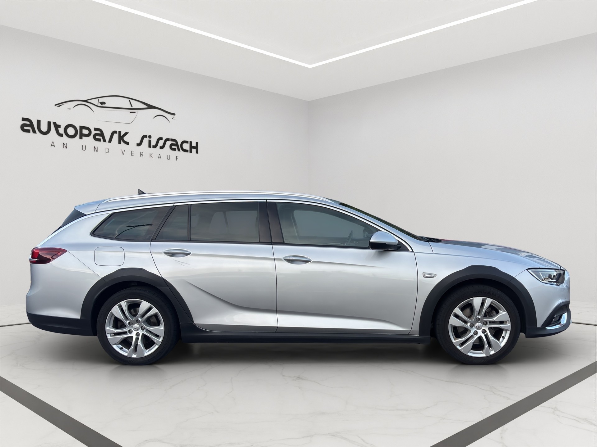 OPEL Insignia 2.0 BiDTI Sports Tourer GSI 4WD Auto-image-3