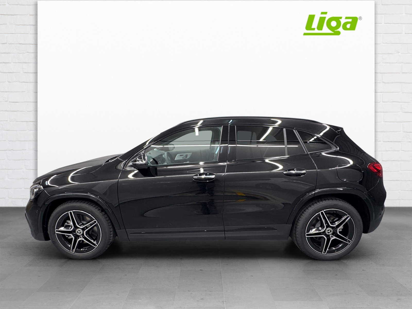 MERCEDES-BENZ GLA 250 Swiss Star-showroom-element-2
