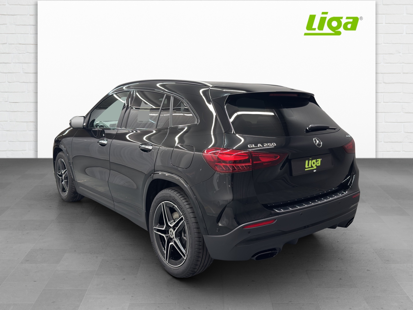 MERCEDES-BENZ GLA 250 Swiss Star-showroom-element-3