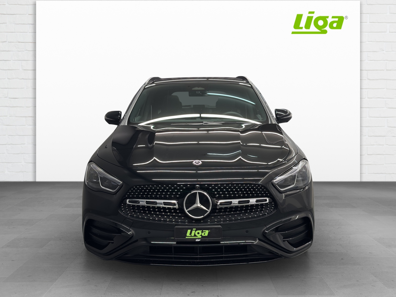 MERCEDES-BENZ GLA 250 Swiss Star-showroom-element-1