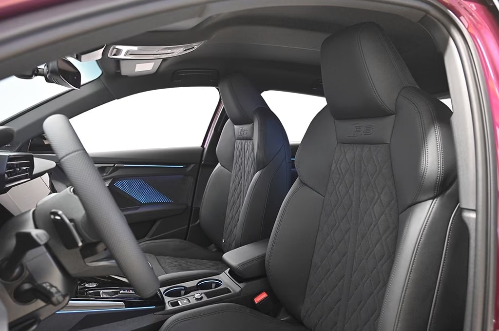 AUDI RS3 Sportback 2.5 TSI quattro S-tronic Speziallackierung-image-6