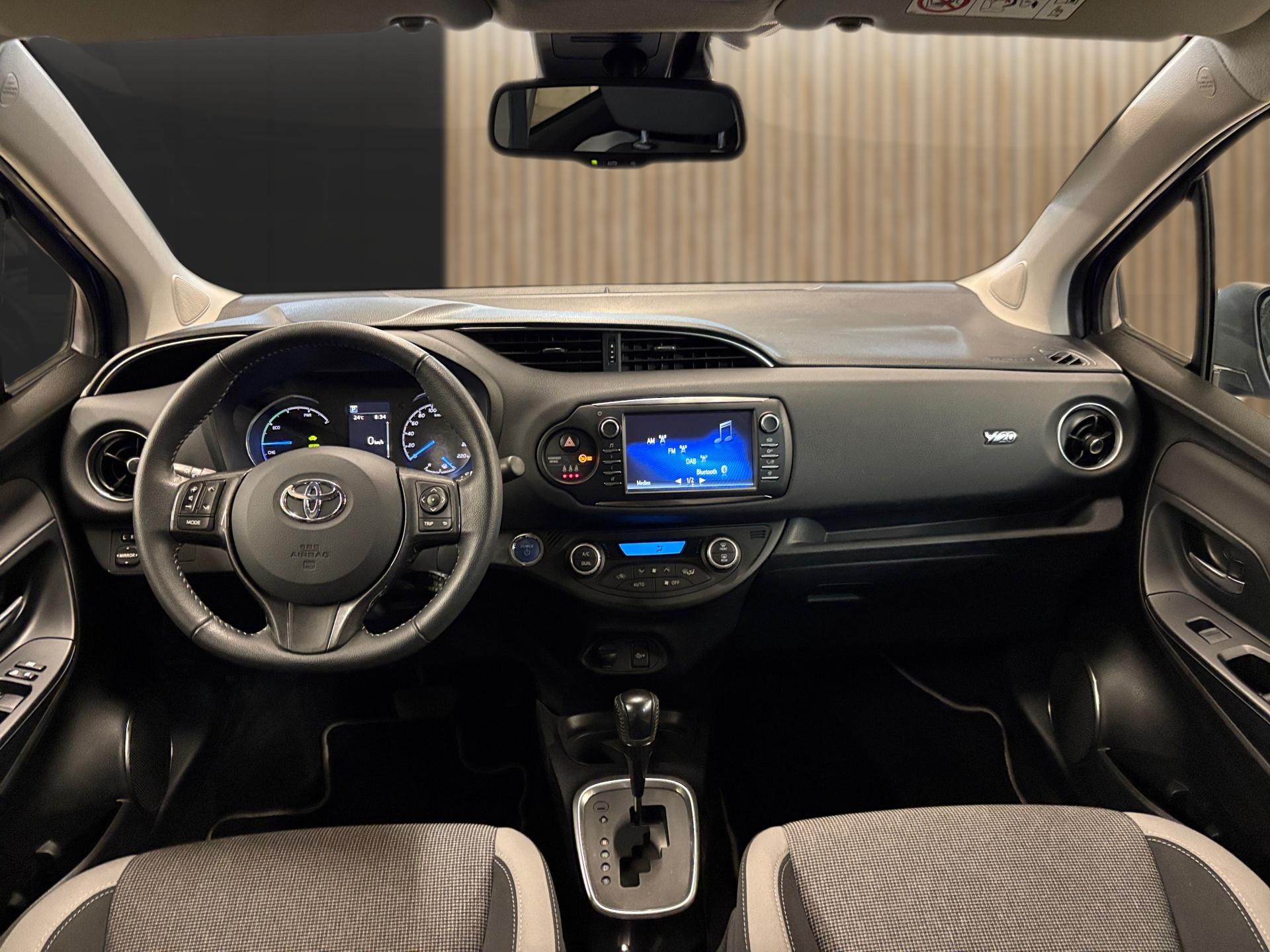 TOYOTA Yaris 1.5 VVT-i HSD Trend-image-12