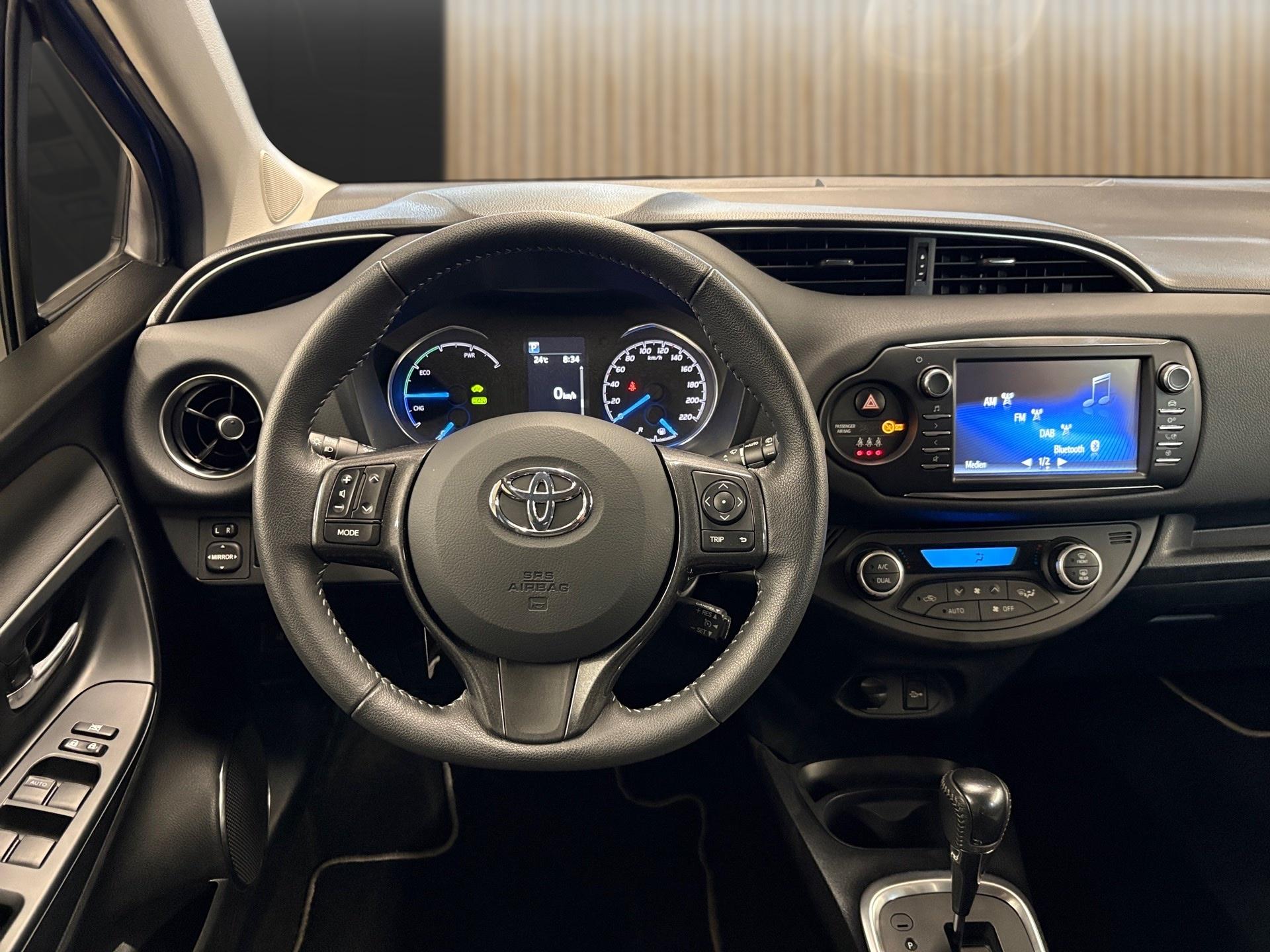 TOYOTA Yaris 1.5 VVT-i HSD Trend-image-11