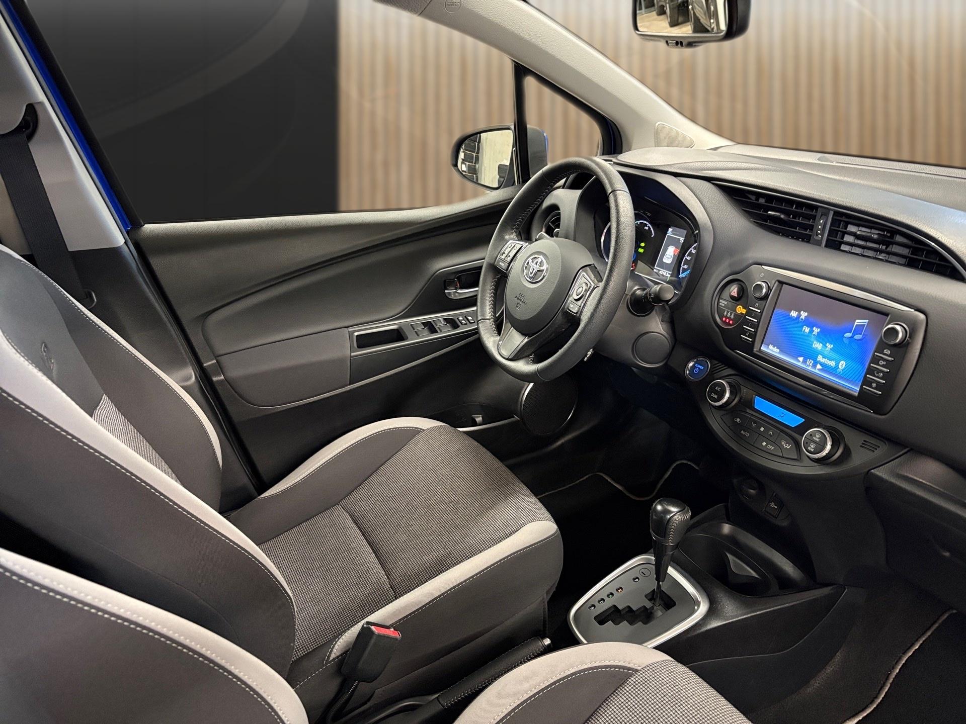 TOYOTA Yaris 1.5 VVT-i HSD Trend-image-15