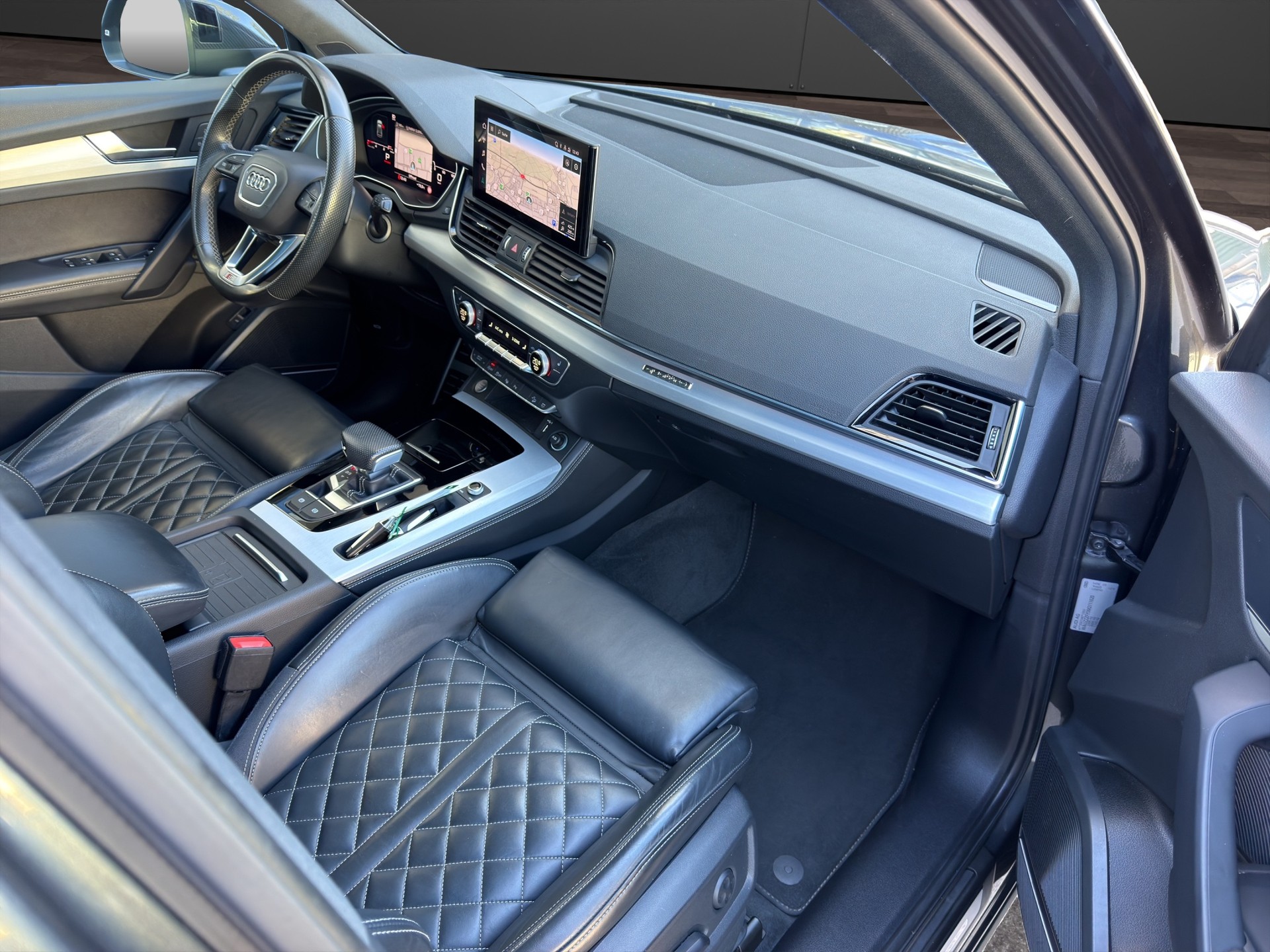 AUDI Q5 Sportback 40 TDI S Line Blackedition quattro S-tronic-image-16