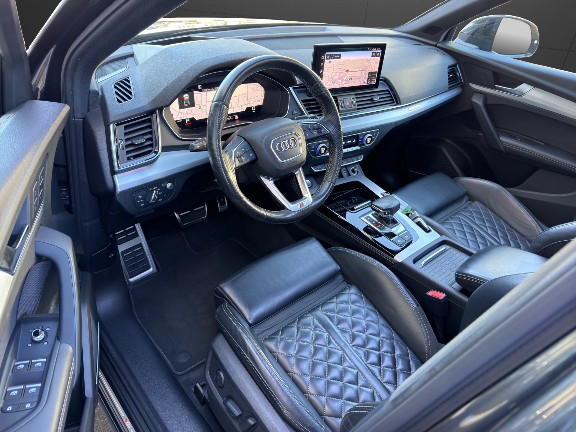 AUDI Q5 Sportback 40 TDI S Line Blackedition quattro S-tronic-image-8