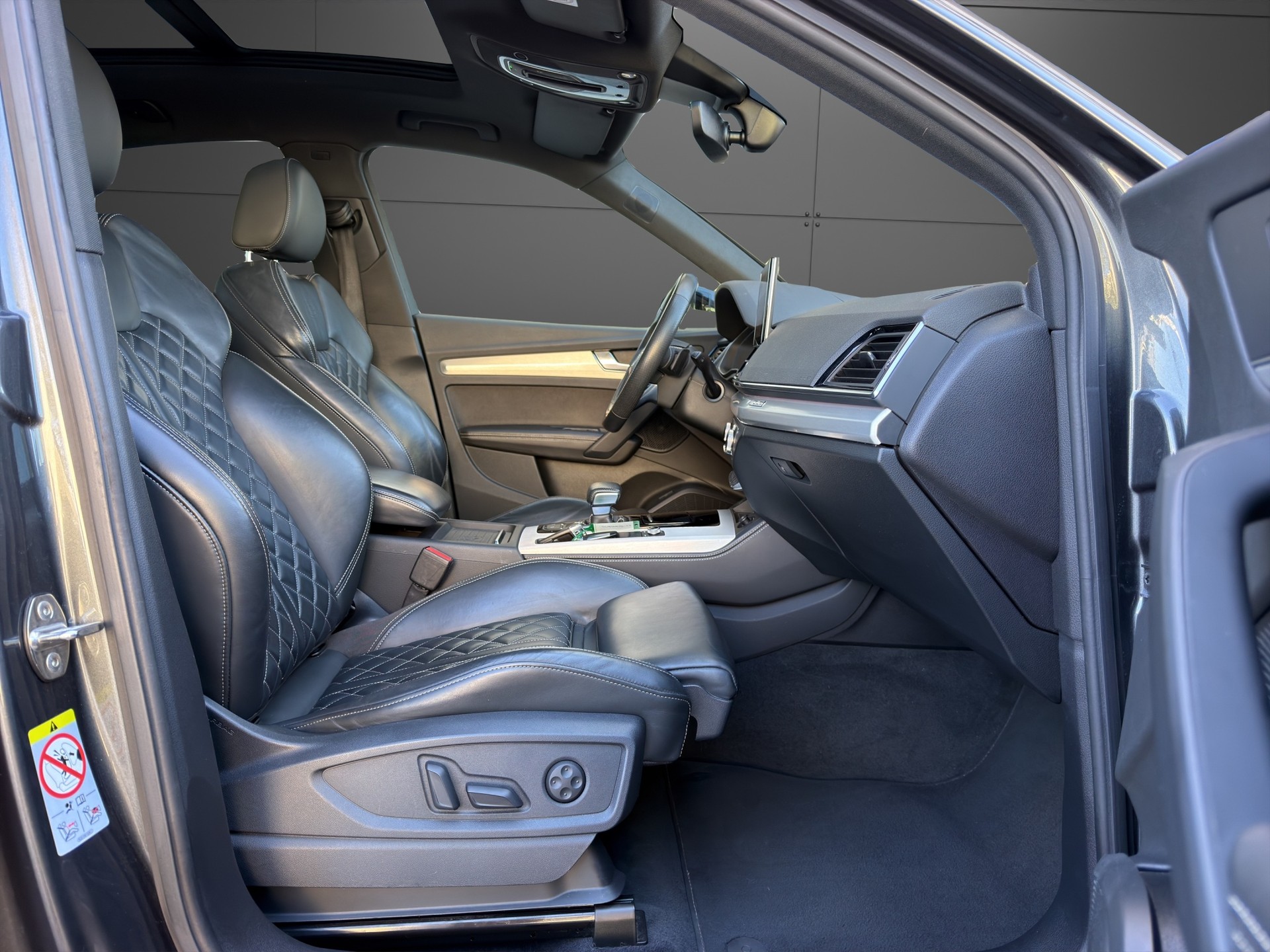 AUDI Q5 Sportback 40 TDI S Line Blackedition quattro S-tronic-image-17