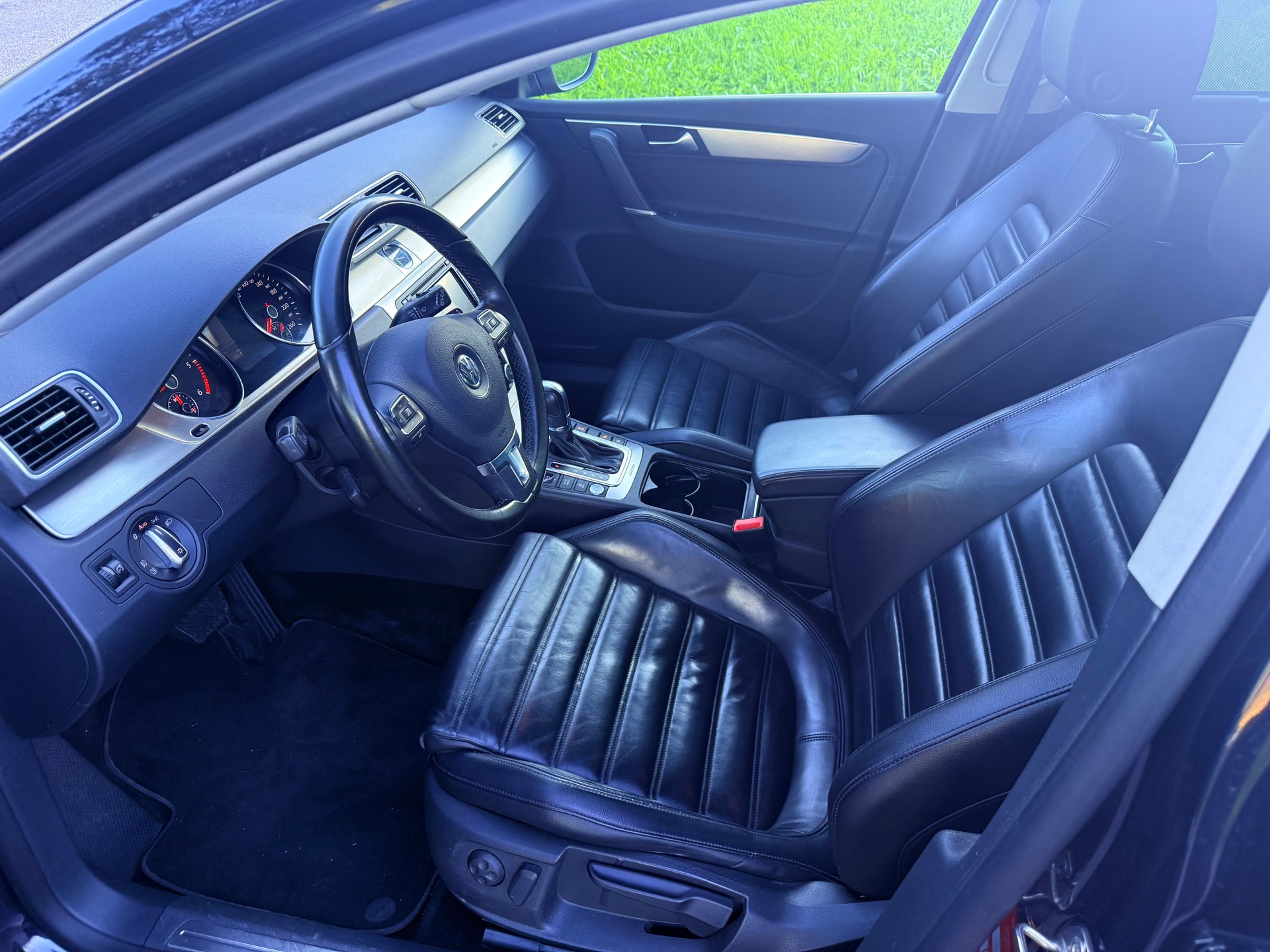 VW Passat Variant 2.0 TDI BMT Highline 4MDSG-image-12