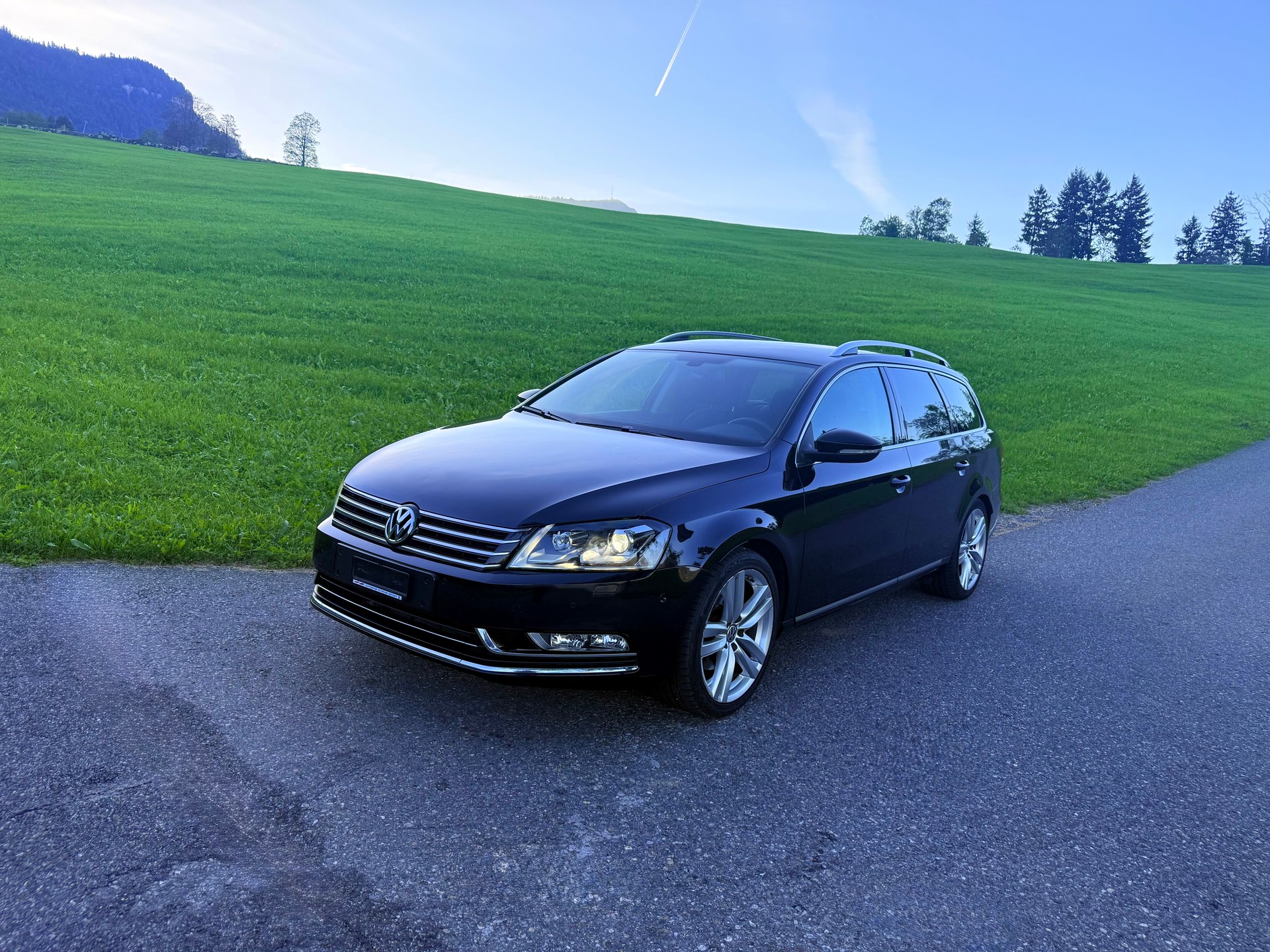 VW Passat Variant 2.0 TDI BMT Highline 4MDSG-image-2