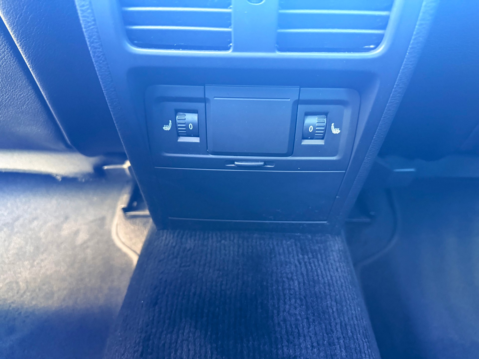 VW Passat Variant 2.0 TDI BMT Highline 4MDSG-image-18