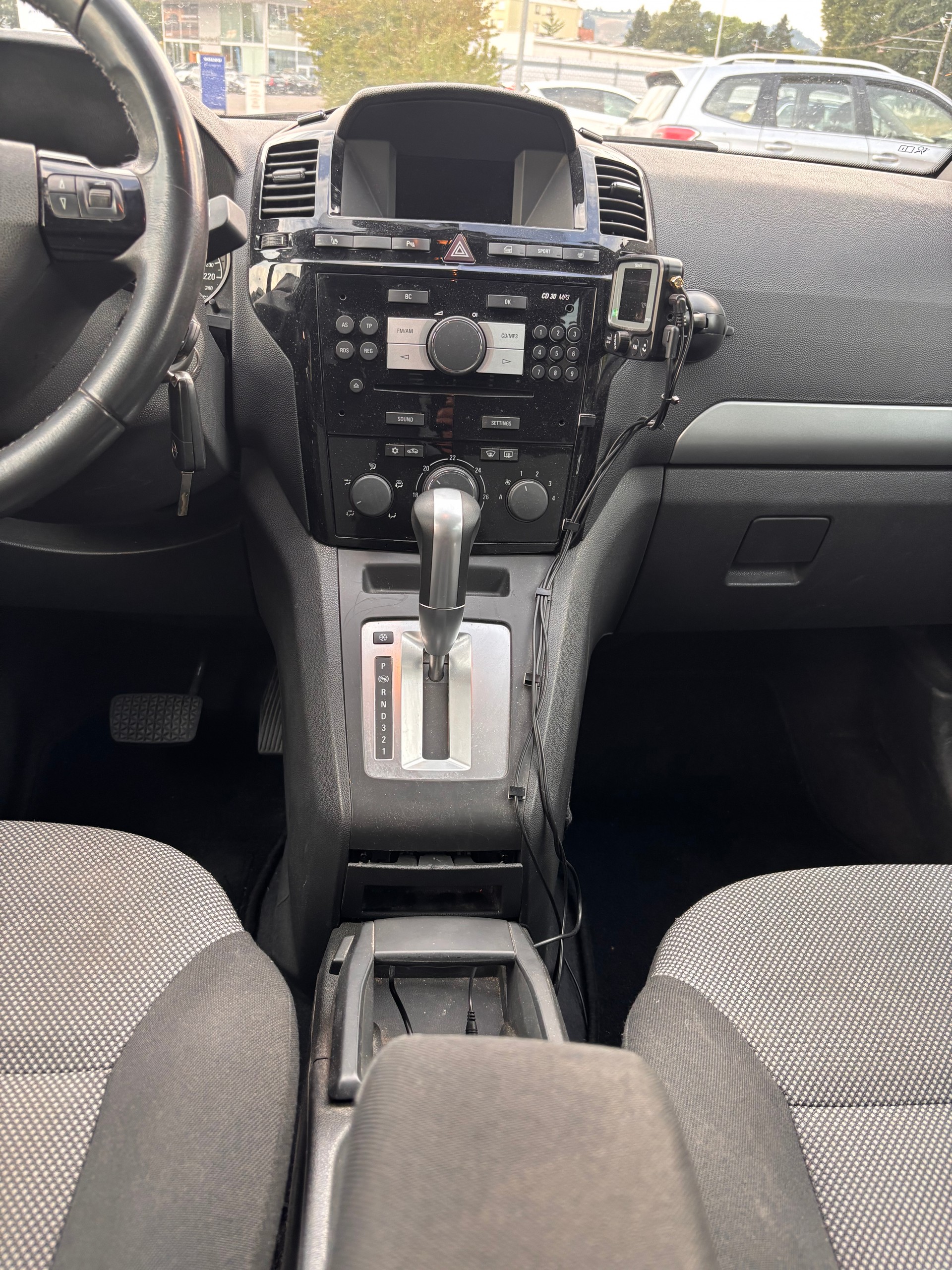 OPEL Zafira 2.2i 16V Cosmo Automatic-image-8