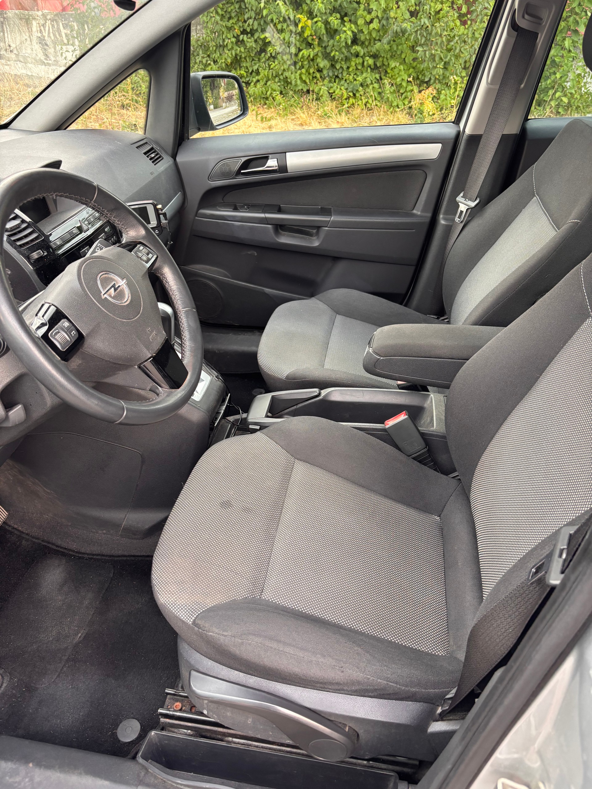 OPEL Zafira 2.2i 16V Cosmo Automatic-image-9