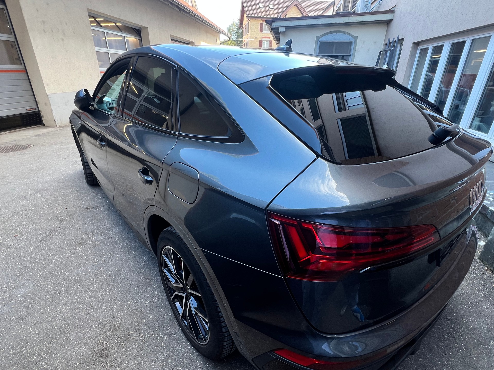 AUDI Q5 Sportback 55 TFSI e PHEV S line quattro S-tronic-image-3
