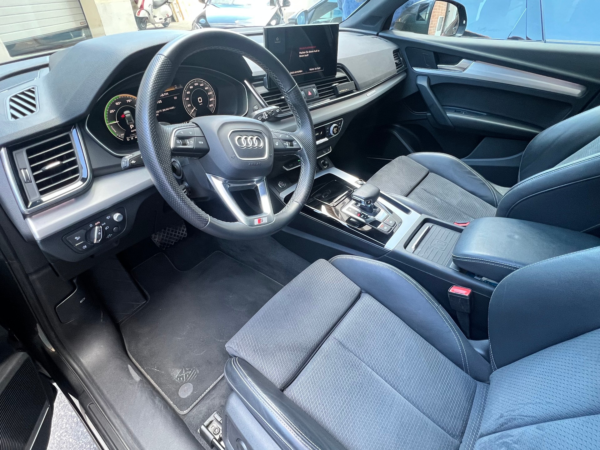 AUDI Q5 Sportback 55 TFSI e PHEV S line quattro S-tronic-image-4