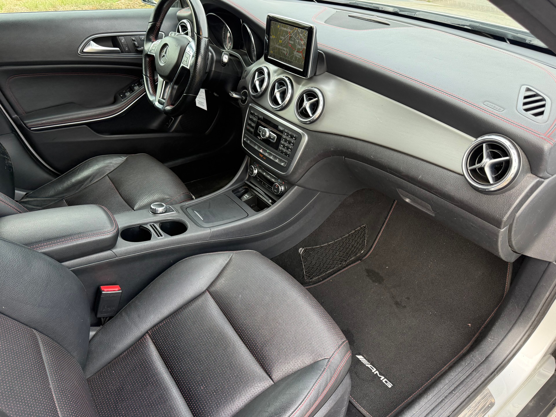 MERCEDES-BENZ GLA 250 AMG Line 4Matic 7G-DCT-image-10