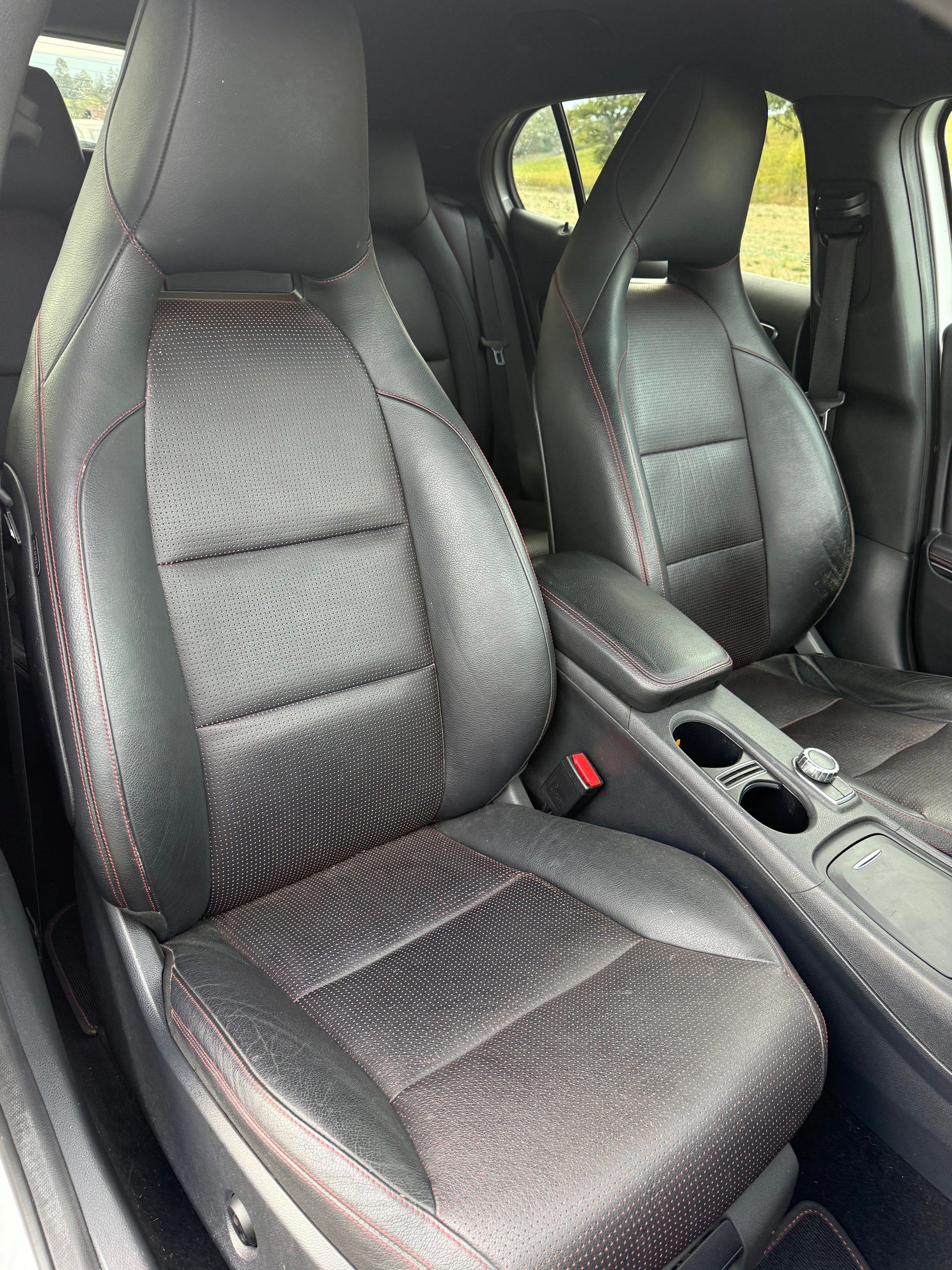 MERCEDES-BENZ GLA 250 AMG Line 4Matic 7G-DCT-image-12