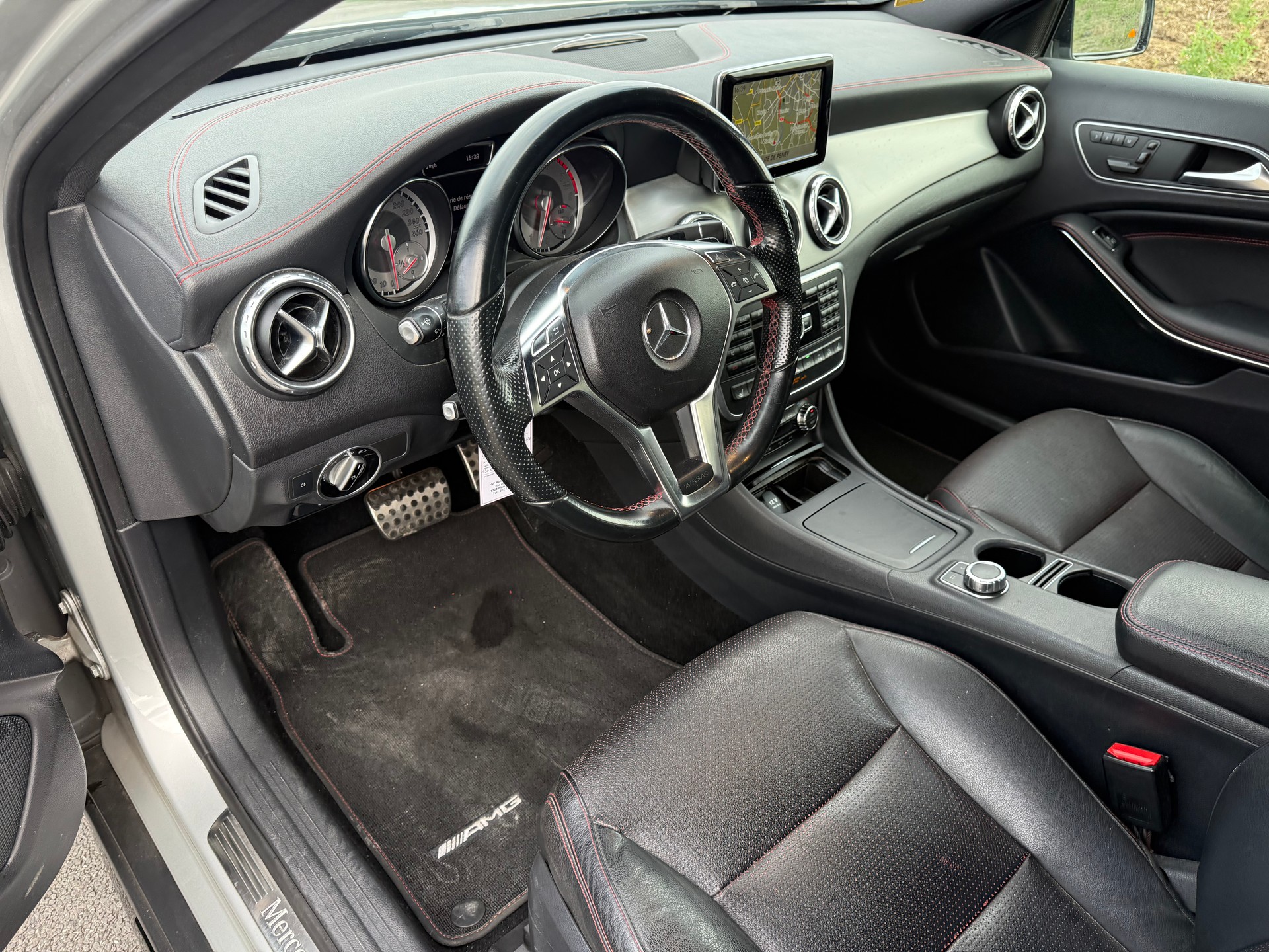 MERCEDES-BENZ GLA 250 AMG Line 4Matic 7G-DCT-image-8