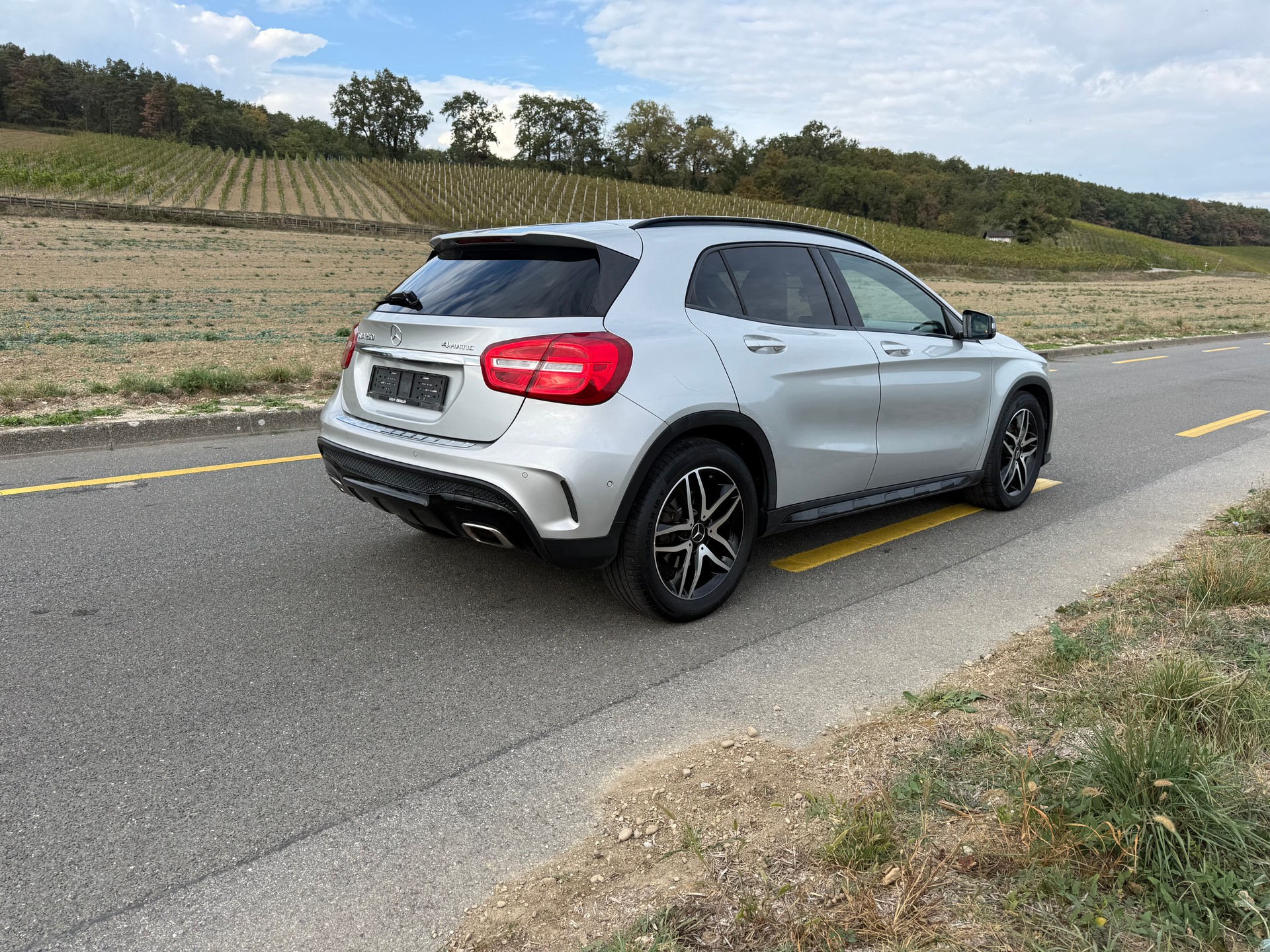 MERCEDES-BENZ GLA 250 AMG Line 4Matic 7G-DCT-image-3