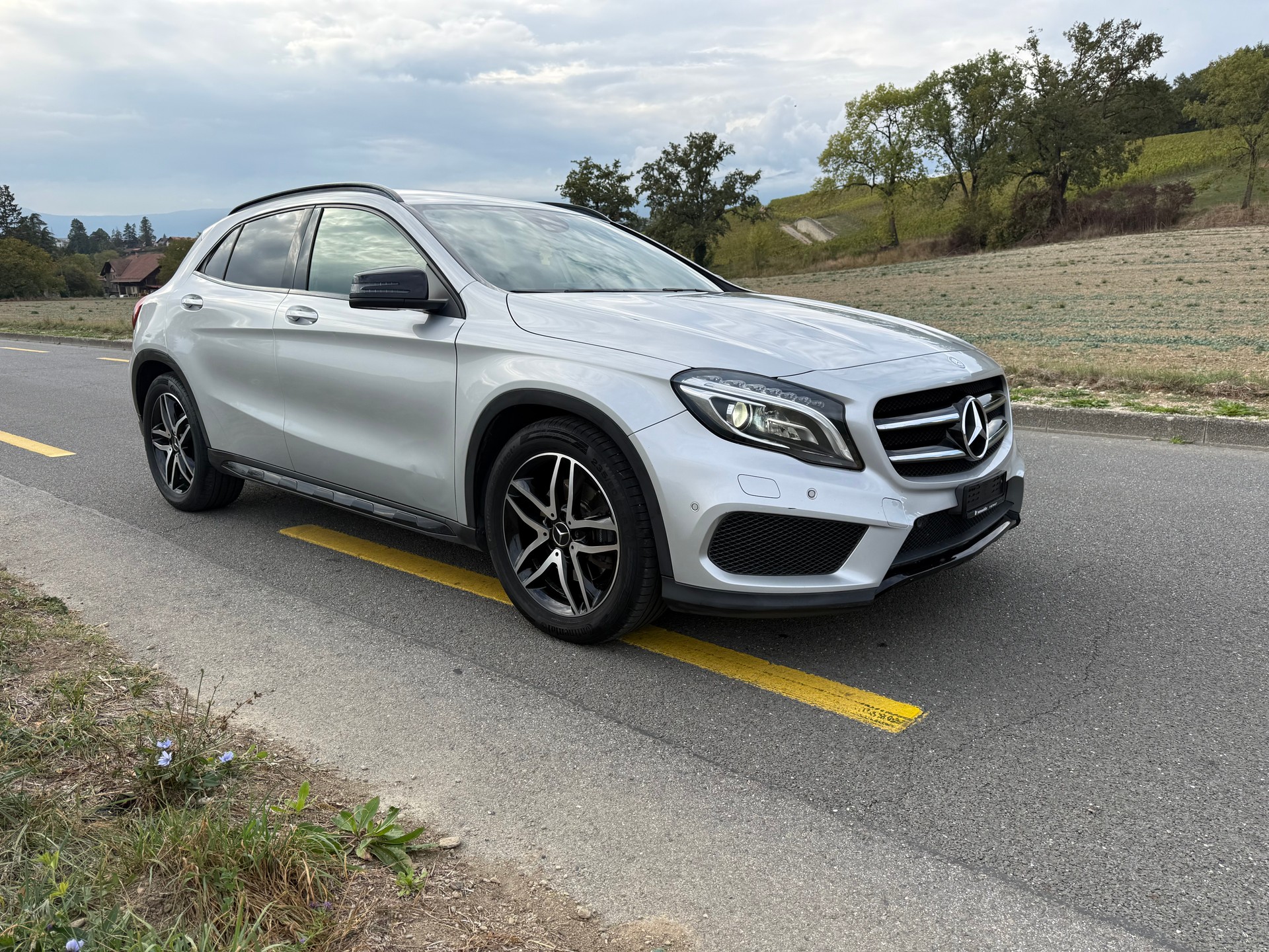 MERCEDES-BENZ GLA 250 AMG Line 4Matic 7G-DCT-image-1
