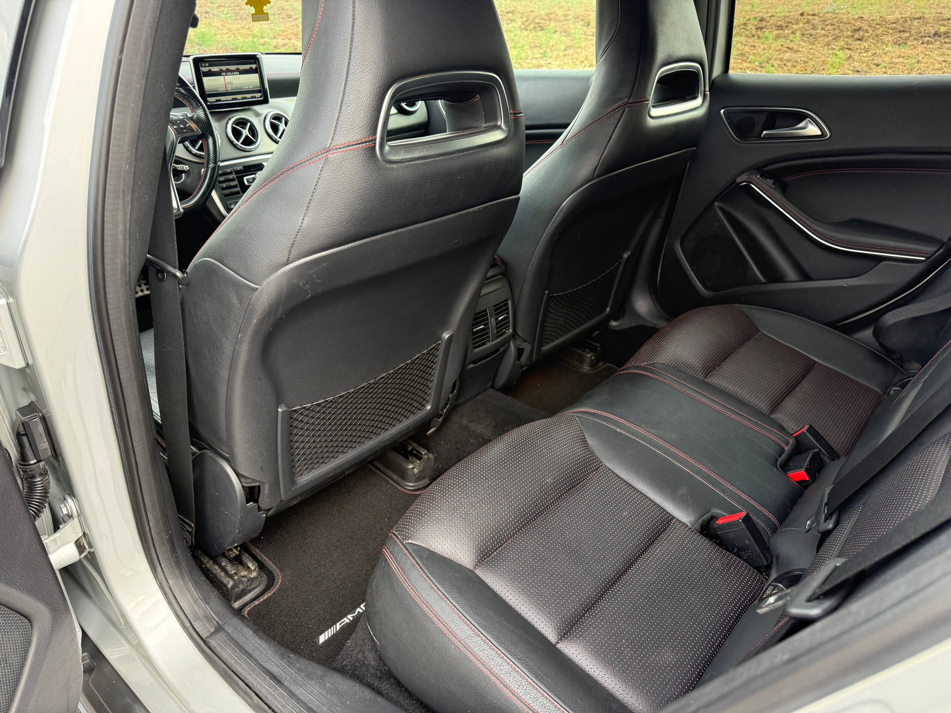 MERCEDES-BENZ GLA 250 AMG Line 4Matic 7G-DCT-image-9