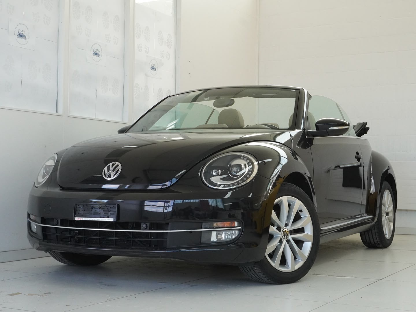 VW Beetle Cabrio 2.0 TDI Design-image-1
