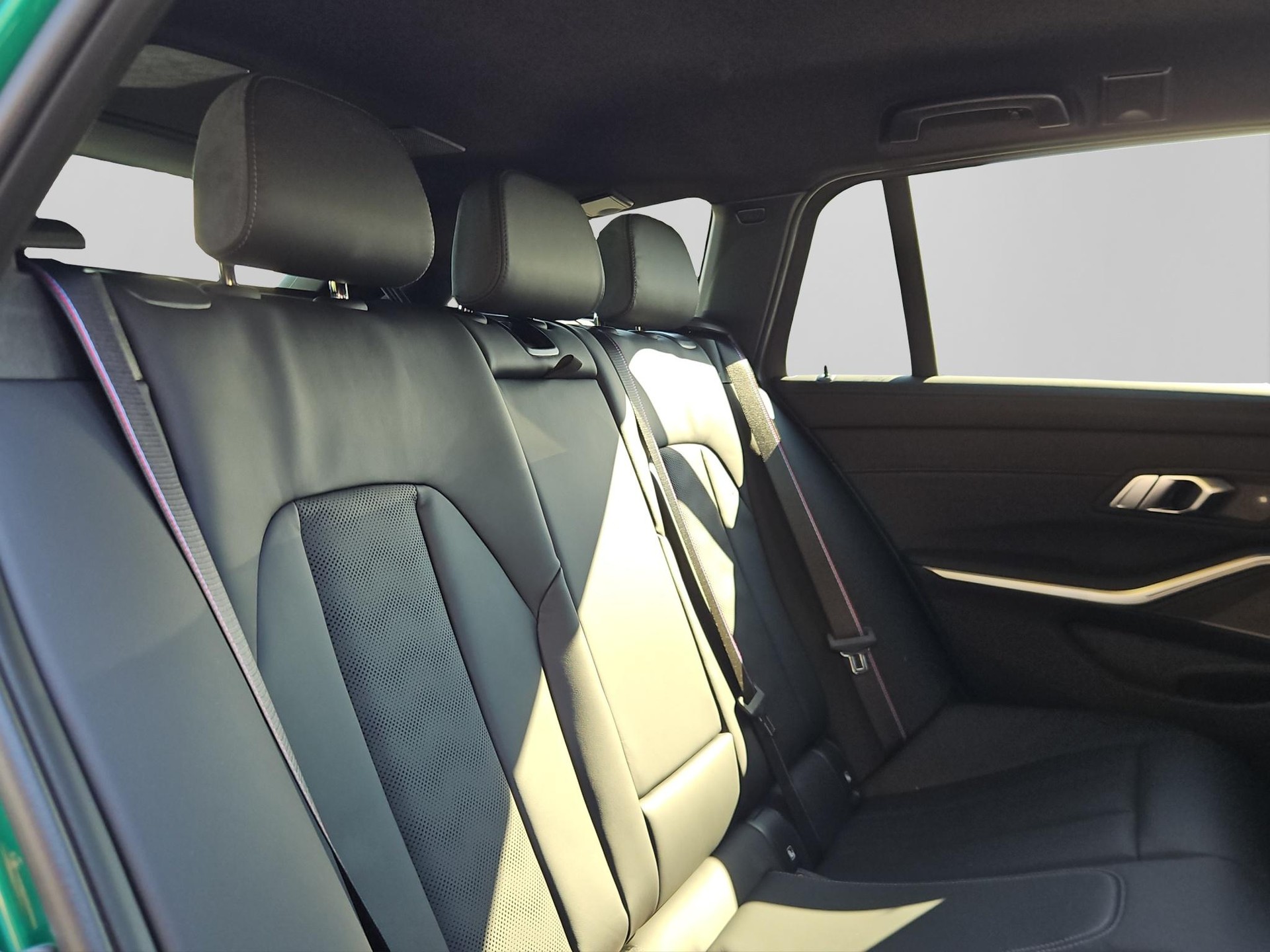 BMW M3 Competition M xDrive Touring-image-16