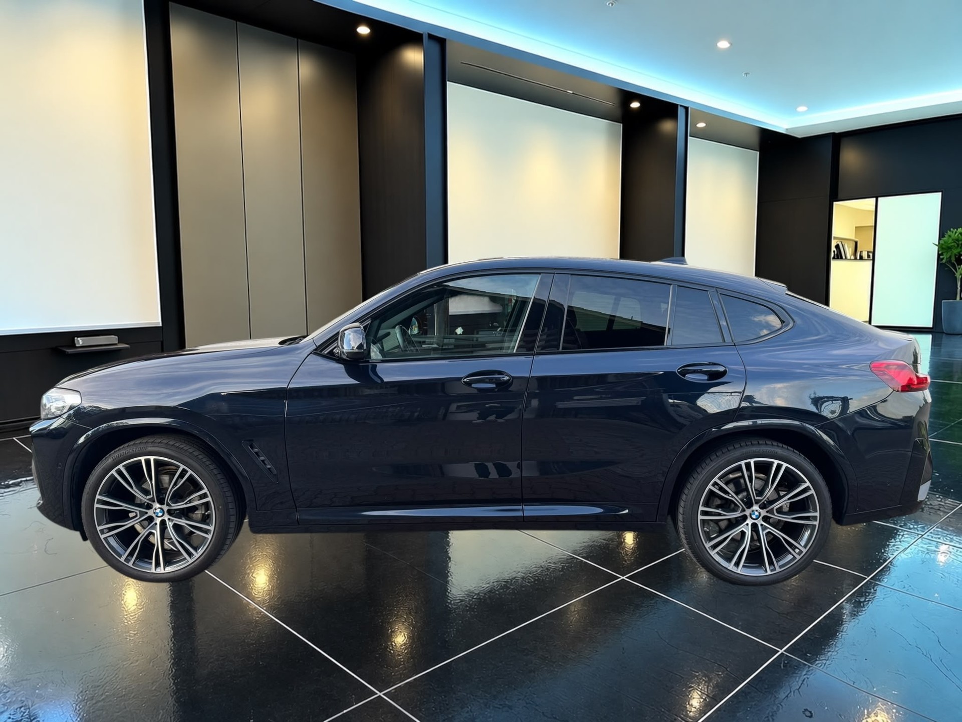 BMW X4 xDrive 20d M-Sportpaket *21'ZOLL*LED*AHK*-image-3