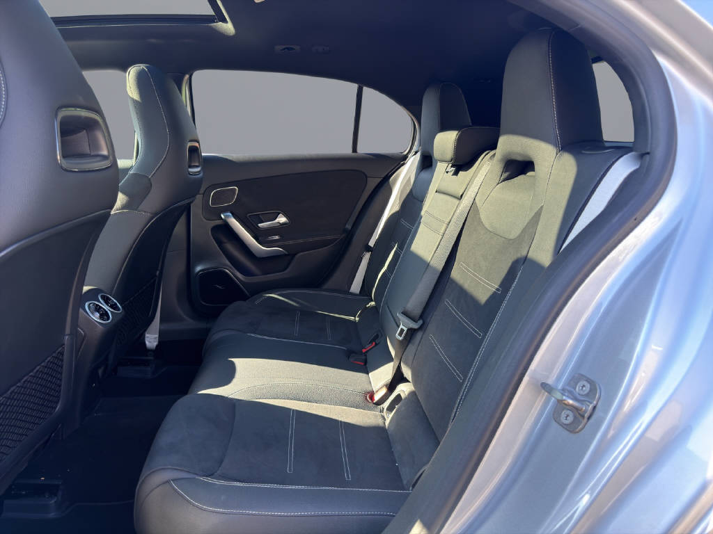 MERCEDES-BENZ A 250 AMG Line 4m-image-12