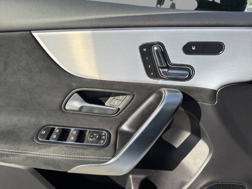 MERCEDES-BENZ A 250 AMG Line 4m-image-11