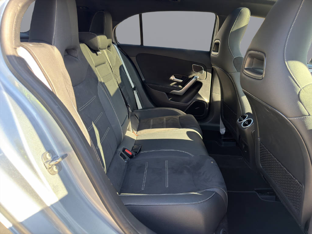 MERCEDES-BENZ A 250 AMG Line 4m-image-13