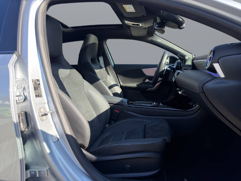 MERCEDES-BENZ A 250 AMG Line 4m-image-14