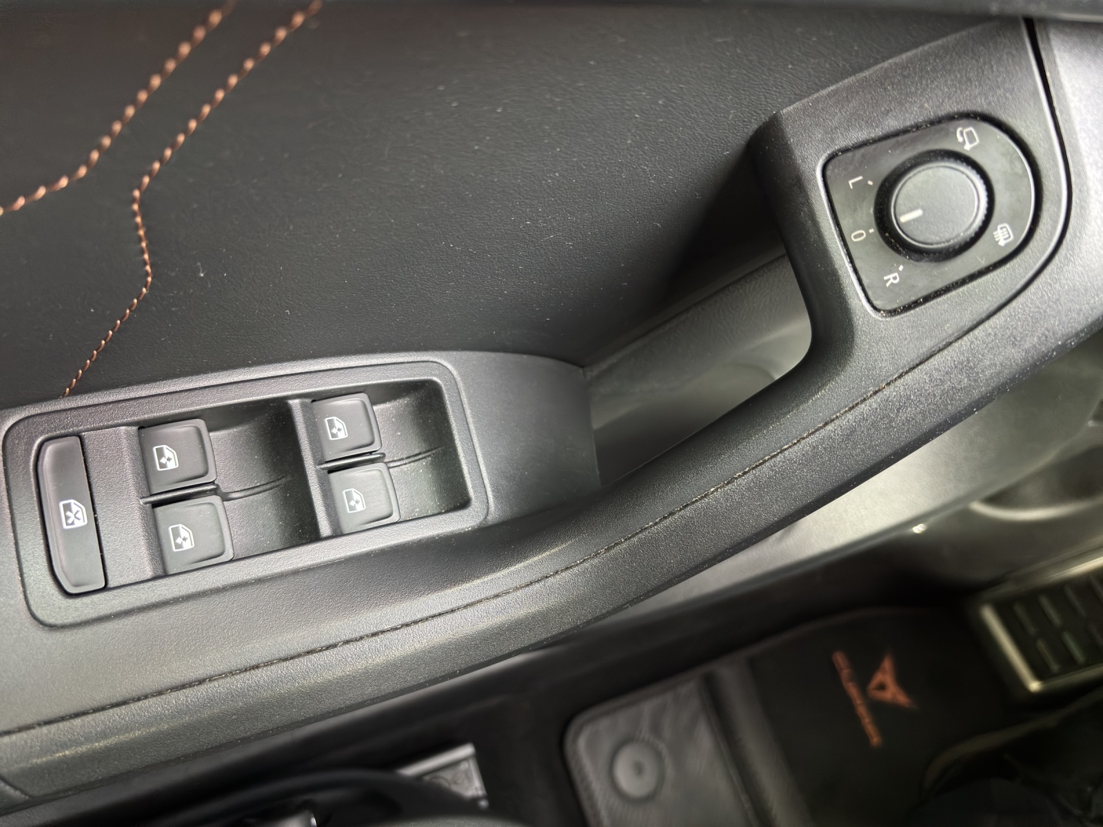 CUPRA Ateca 2.0TSI VZ 4Drive DSG mit AHK & elektr. Ledersitze mit Memory-image-30