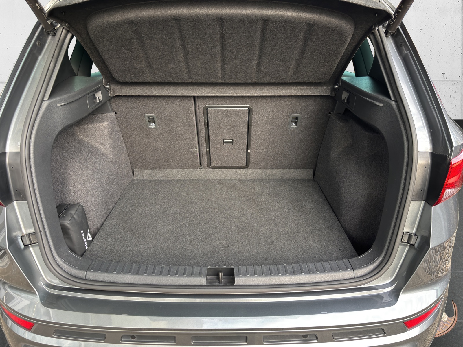 CUPRA Ateca 2.0TSI VZ 4Drive DSG mit AHK & elektr. Ledersitze mit Memory-image-7