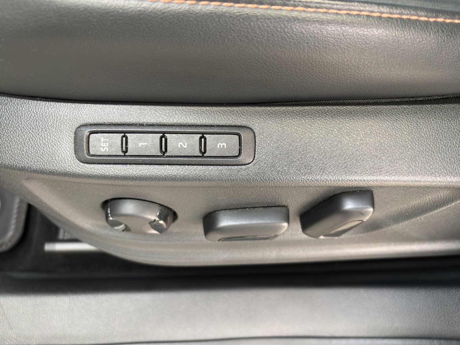 CUPRA Ateca 2.0TSI VZ 4Drive DSG mit AHK & elektr. Ledersitze mit Memory-image-28