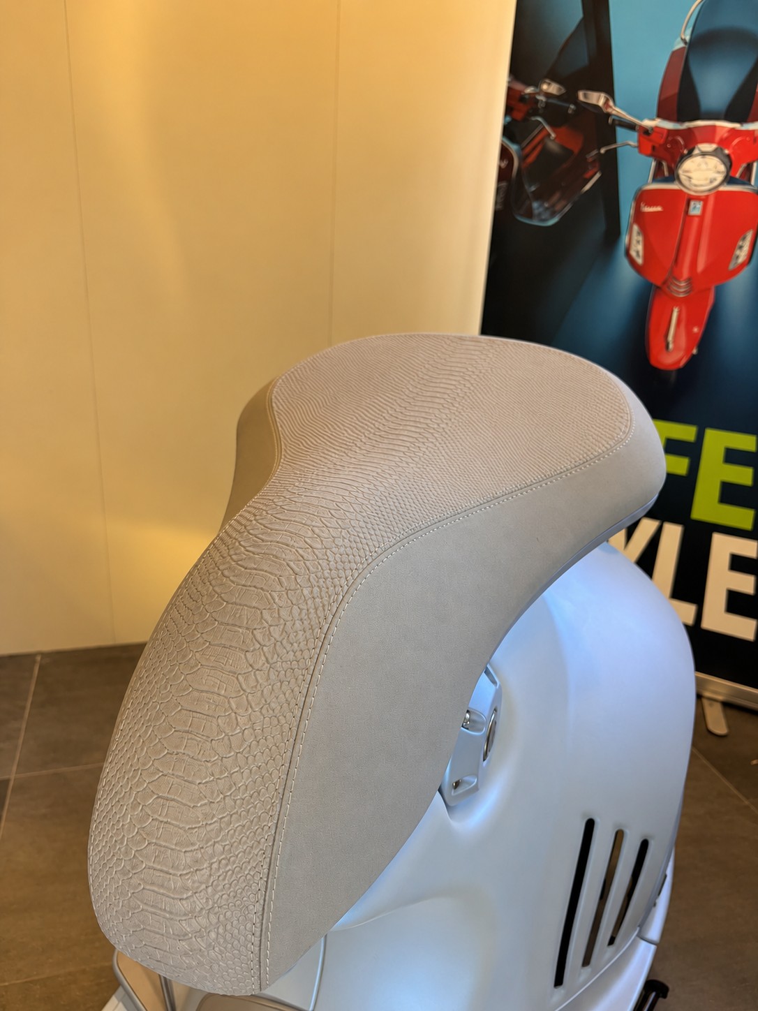PIAGGIO Vespa 946 125 Snake-image-11