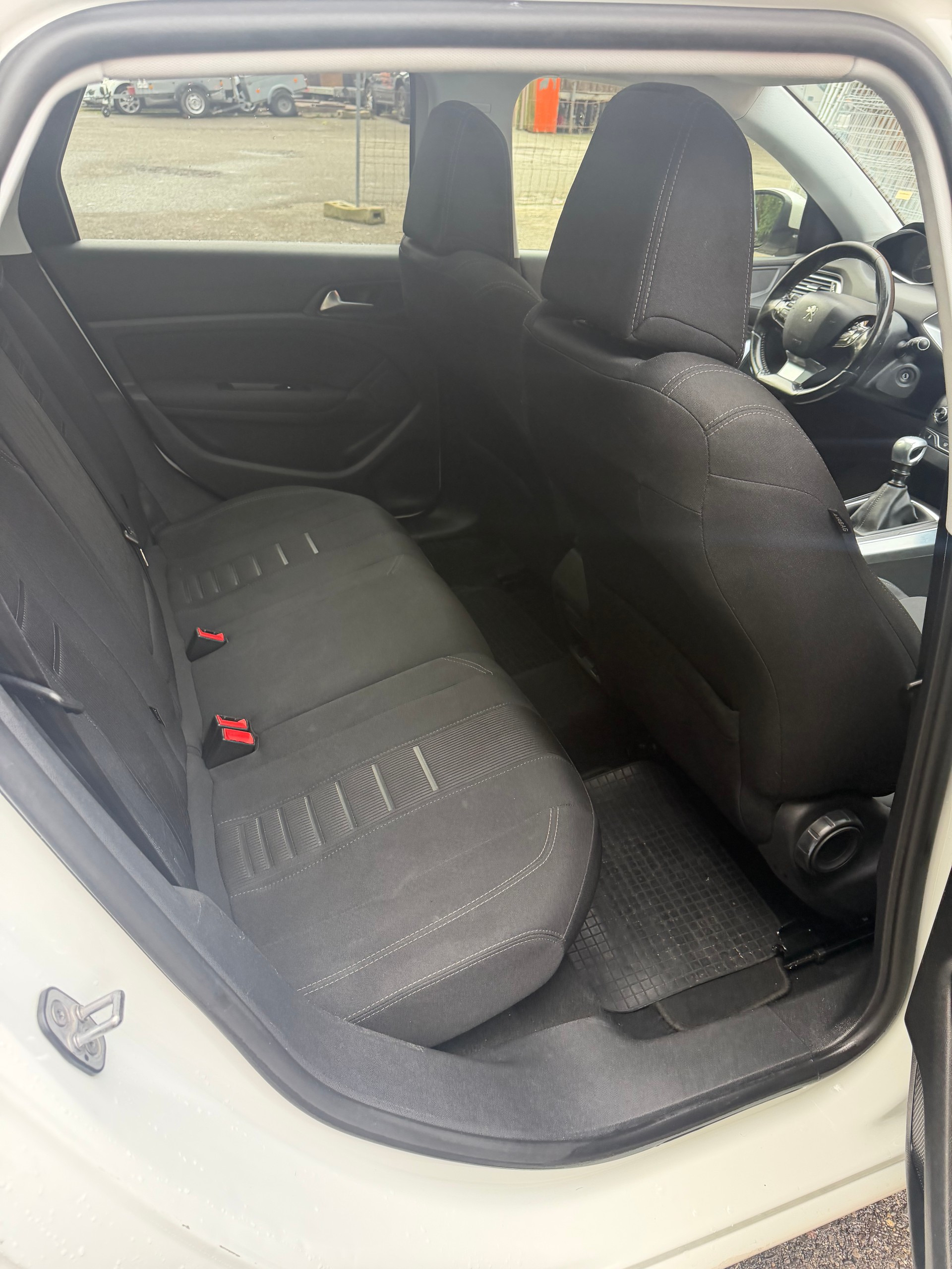 PEUGEOT 308 SW 1.2 THP Active-image-6