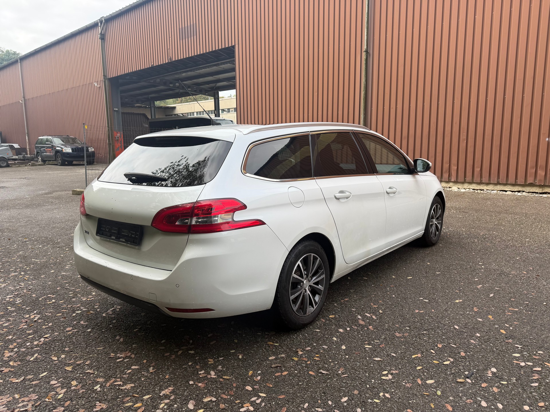 PEUGEOT 308 SW 1.2 THP Active-image-5