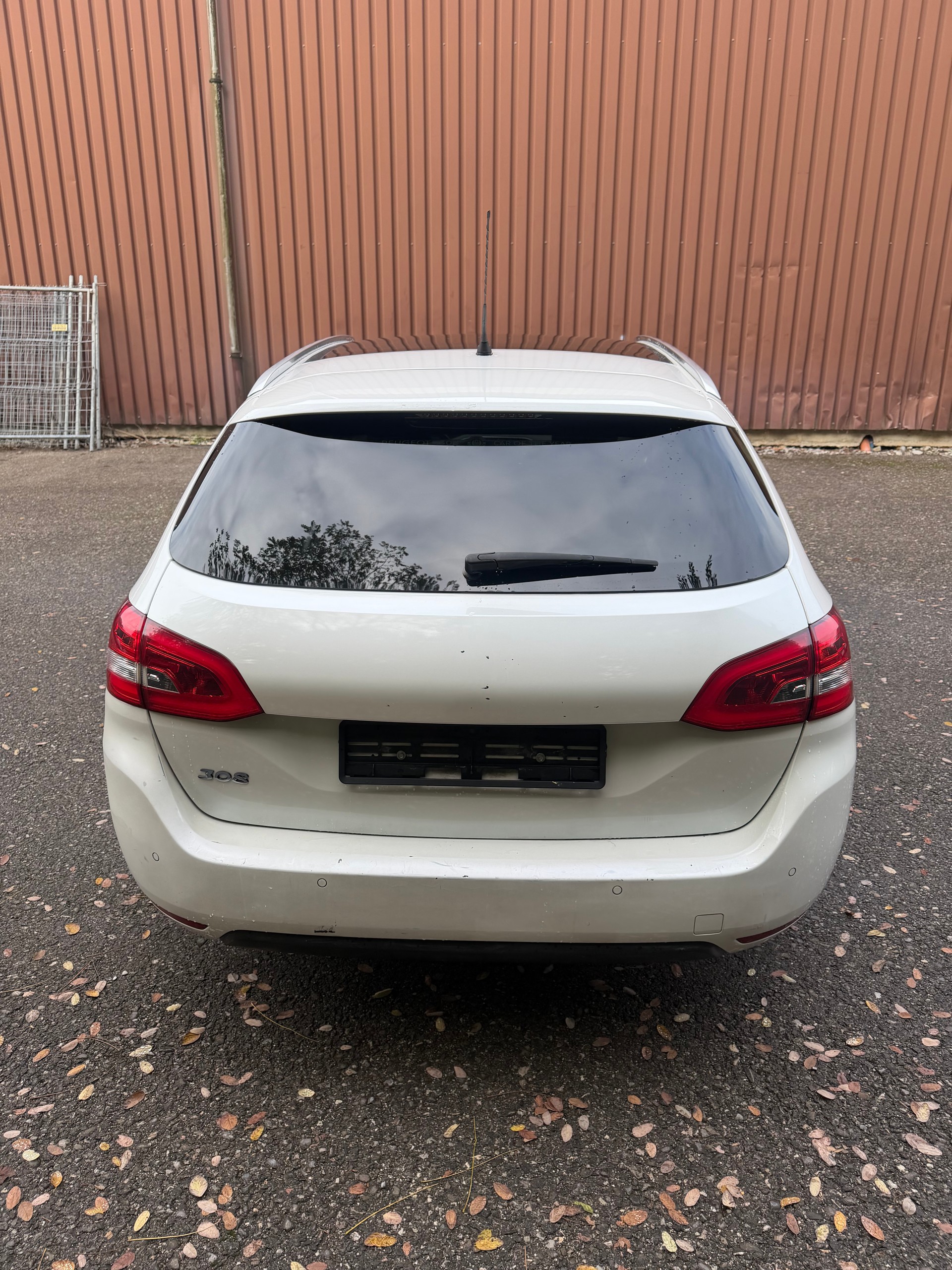 PEUGEOT 308 SW 1.2 THP Active-image-4