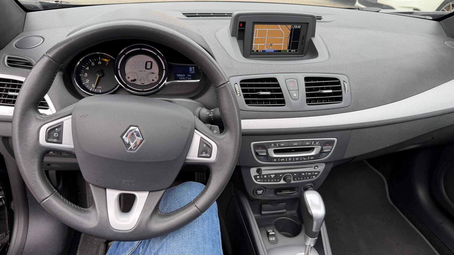 RENAULT Mégane CC 2.0 16V Dynamique CVT-image-8