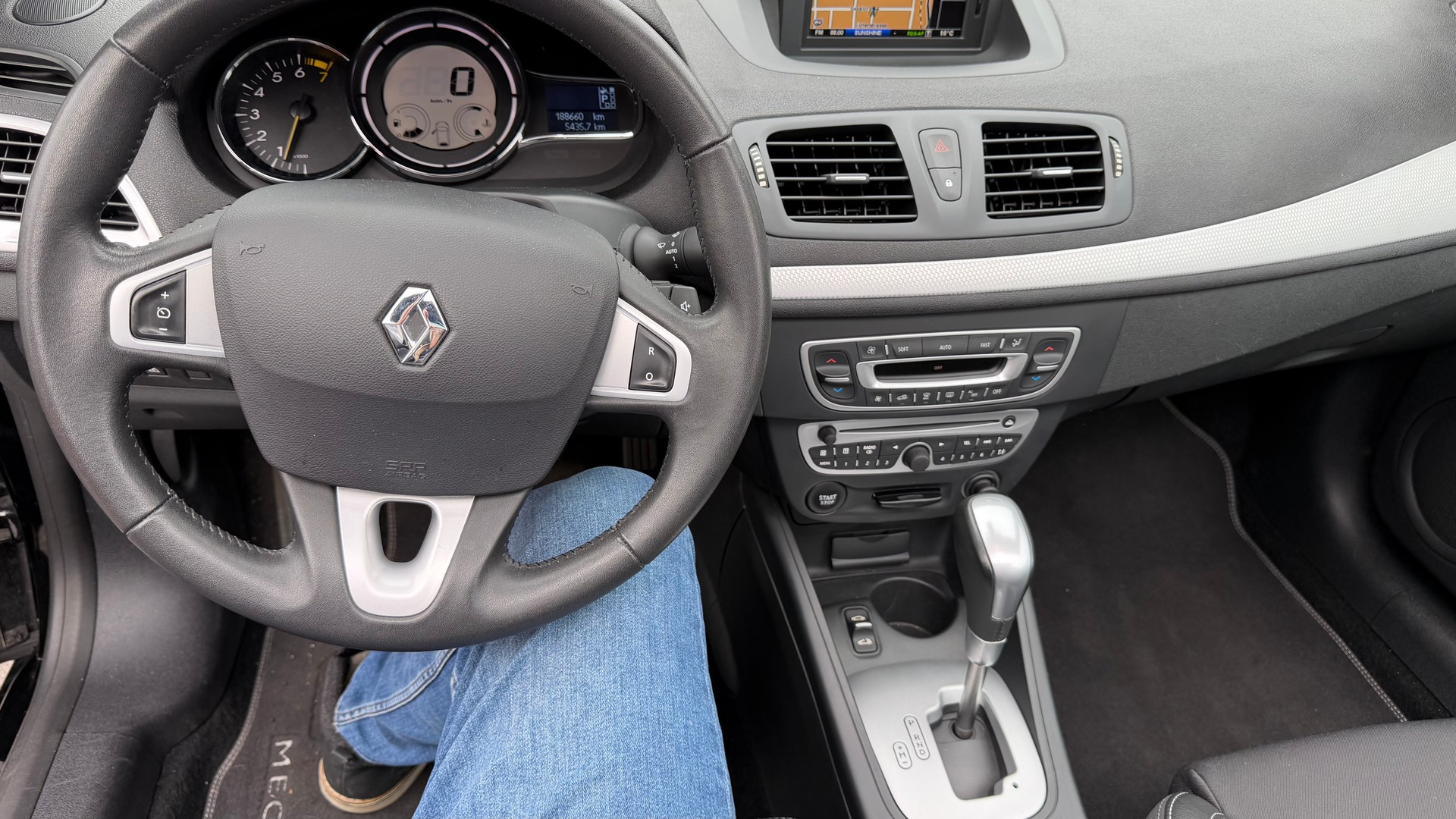 RENAULT Mégane CC 2.0 16V Dynamique CVT-image-7