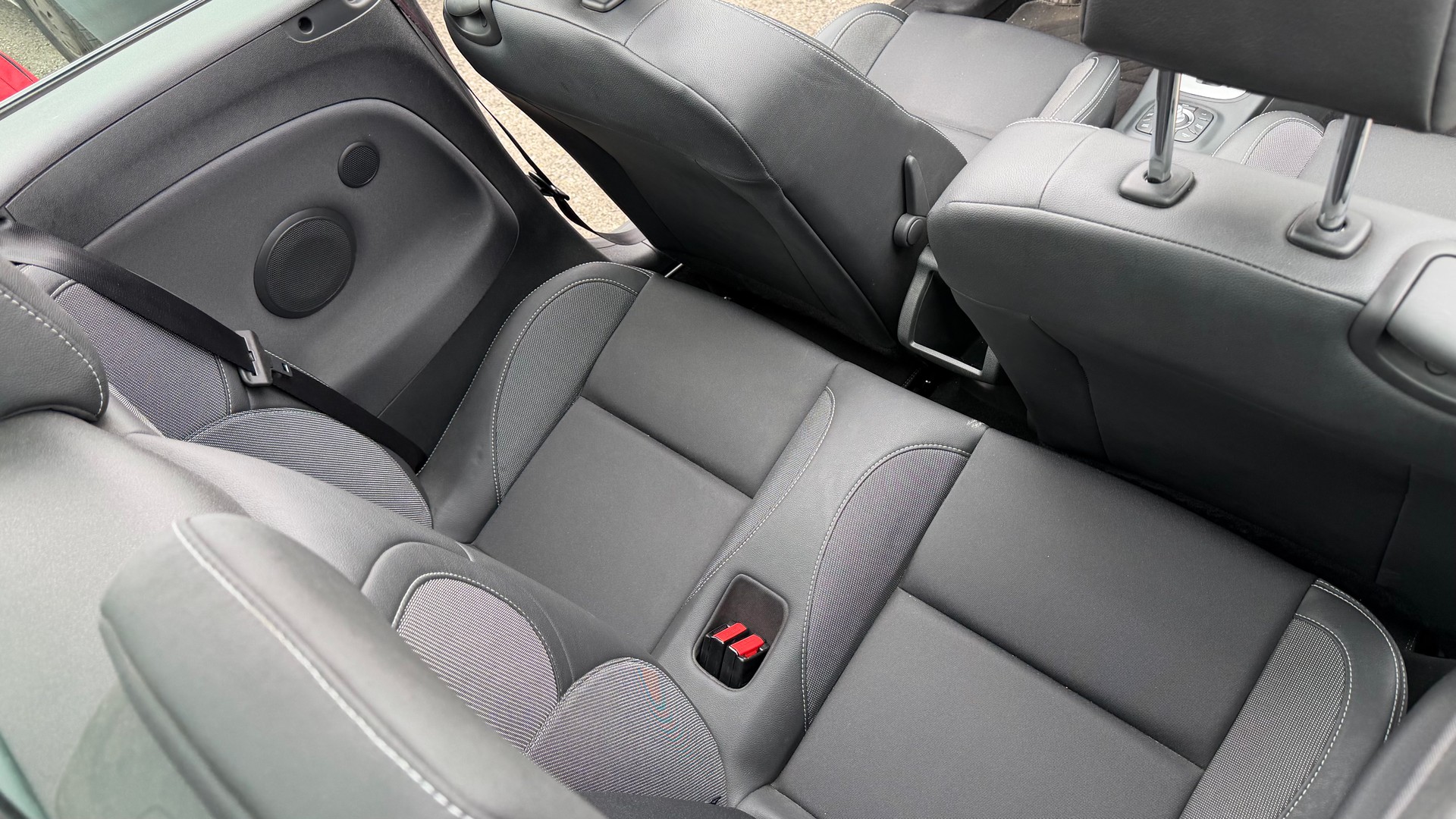 RENAULT Mégane CC 2.0 16V Dynamique CVT-image-11