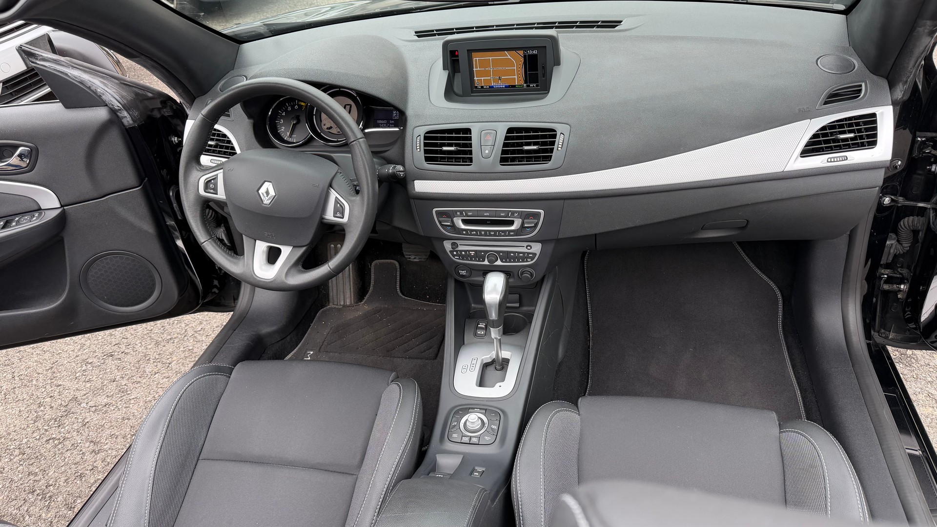 RENAULT Mégane CC 2.0 16V Dynamique CVT-image-10
