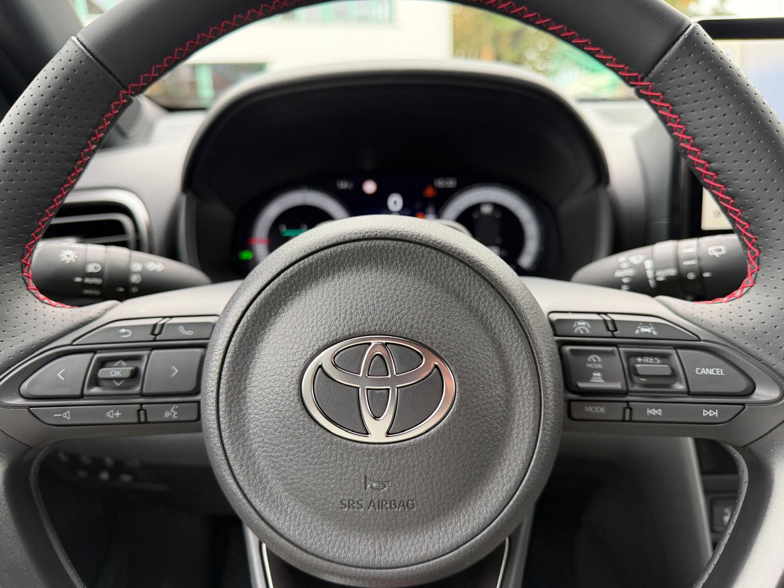 TOYOTA Yaris Cross 1.5 GR Sport e-CVT-image-16