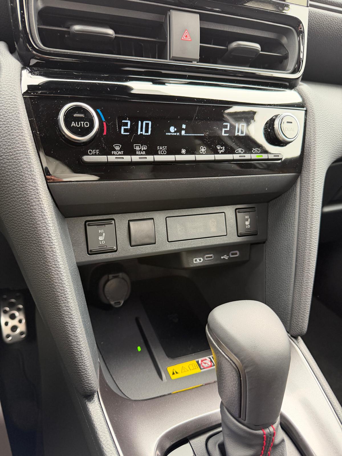 TOYOTA Yaris Cross 1.5 GR Sport e-CVT-image-22