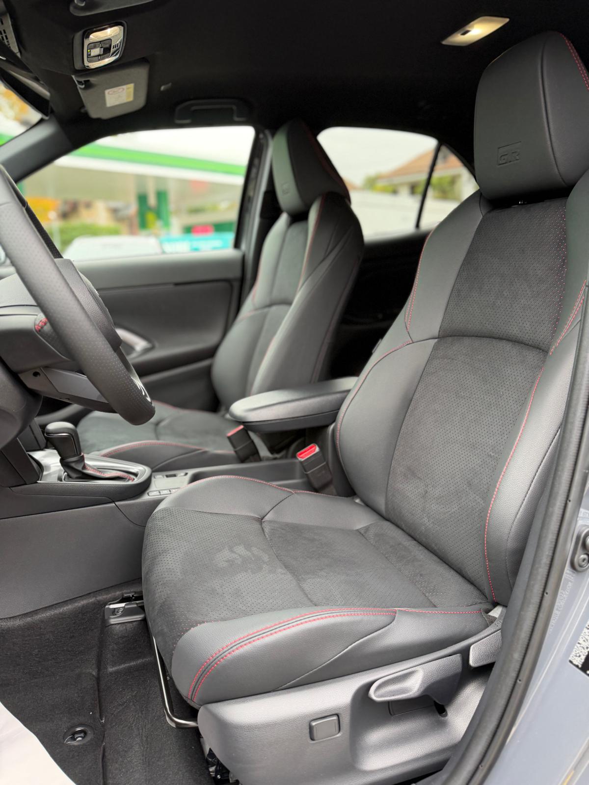 TOYOTA Yaris Cross 1.5 GR Sport e-CVT-image-9