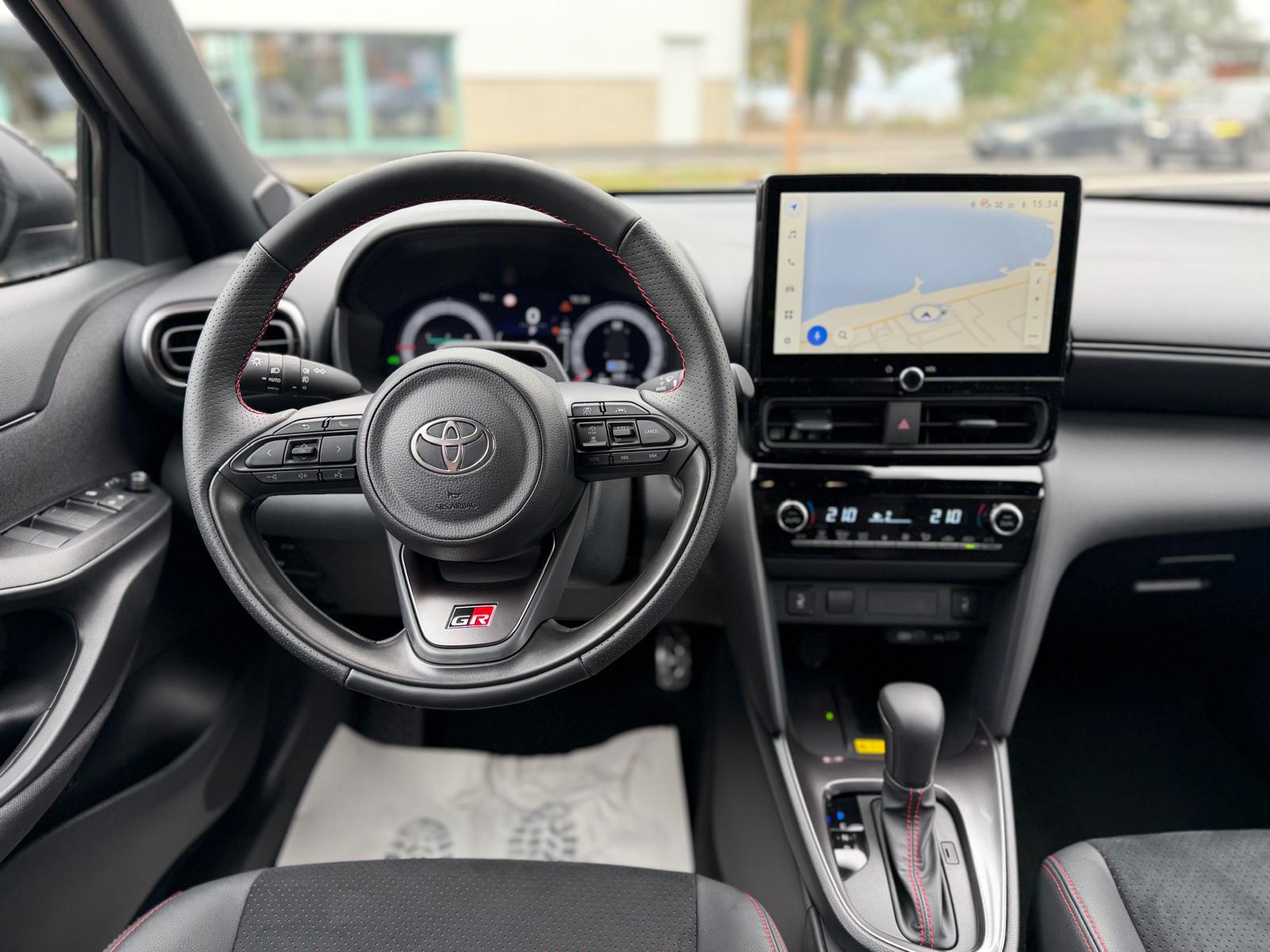 TOYOTA Yaris Cross 1.5 GR Sport e-CVT-image-7