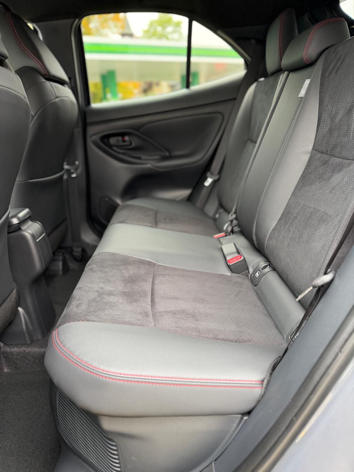 TOYOTA Yaris Cross 1.5 GR Sport e-CVT-image-12