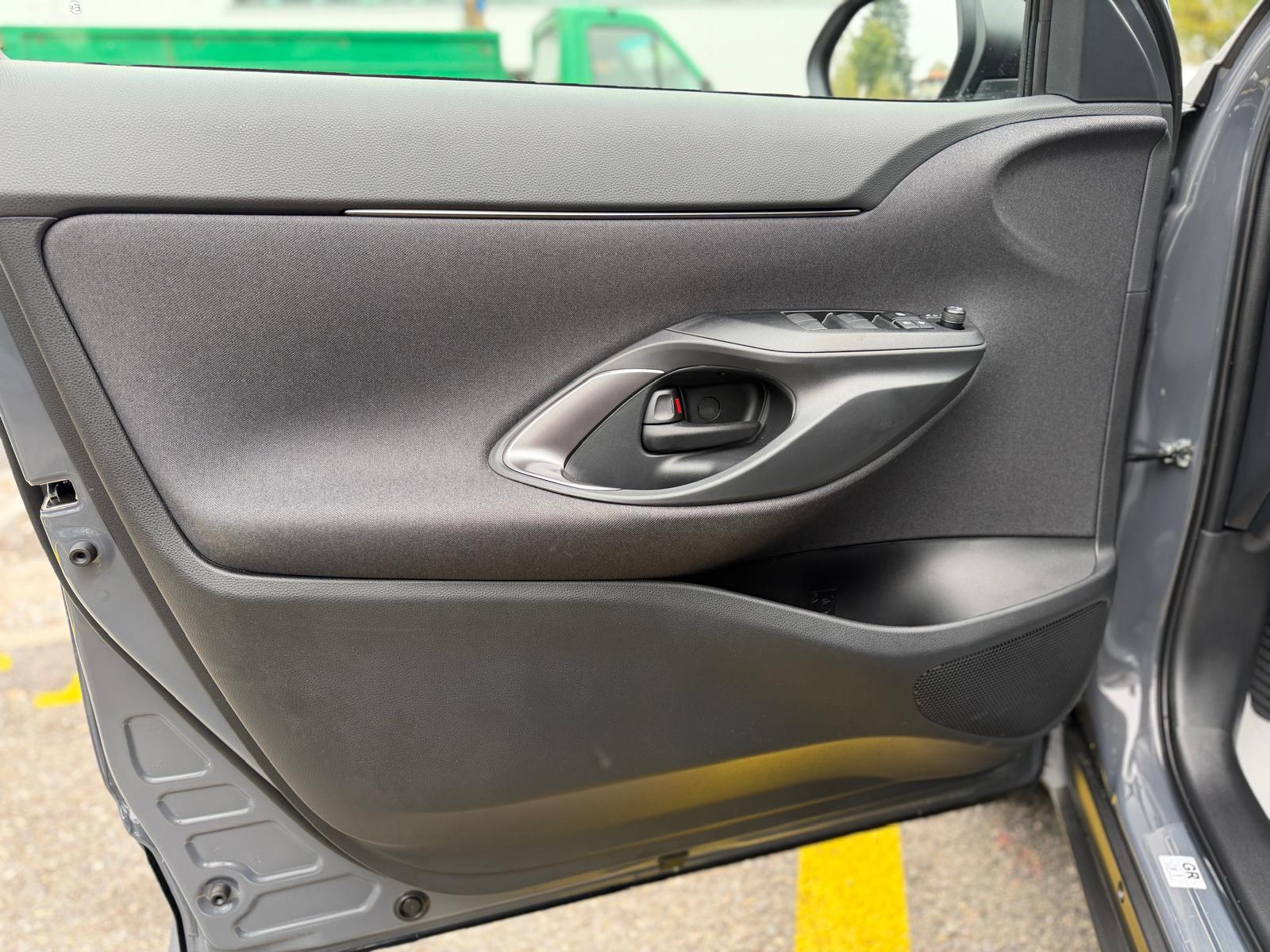 TOYOTA Yaris Cross 1.5 GR Sport e-CVT-image-10